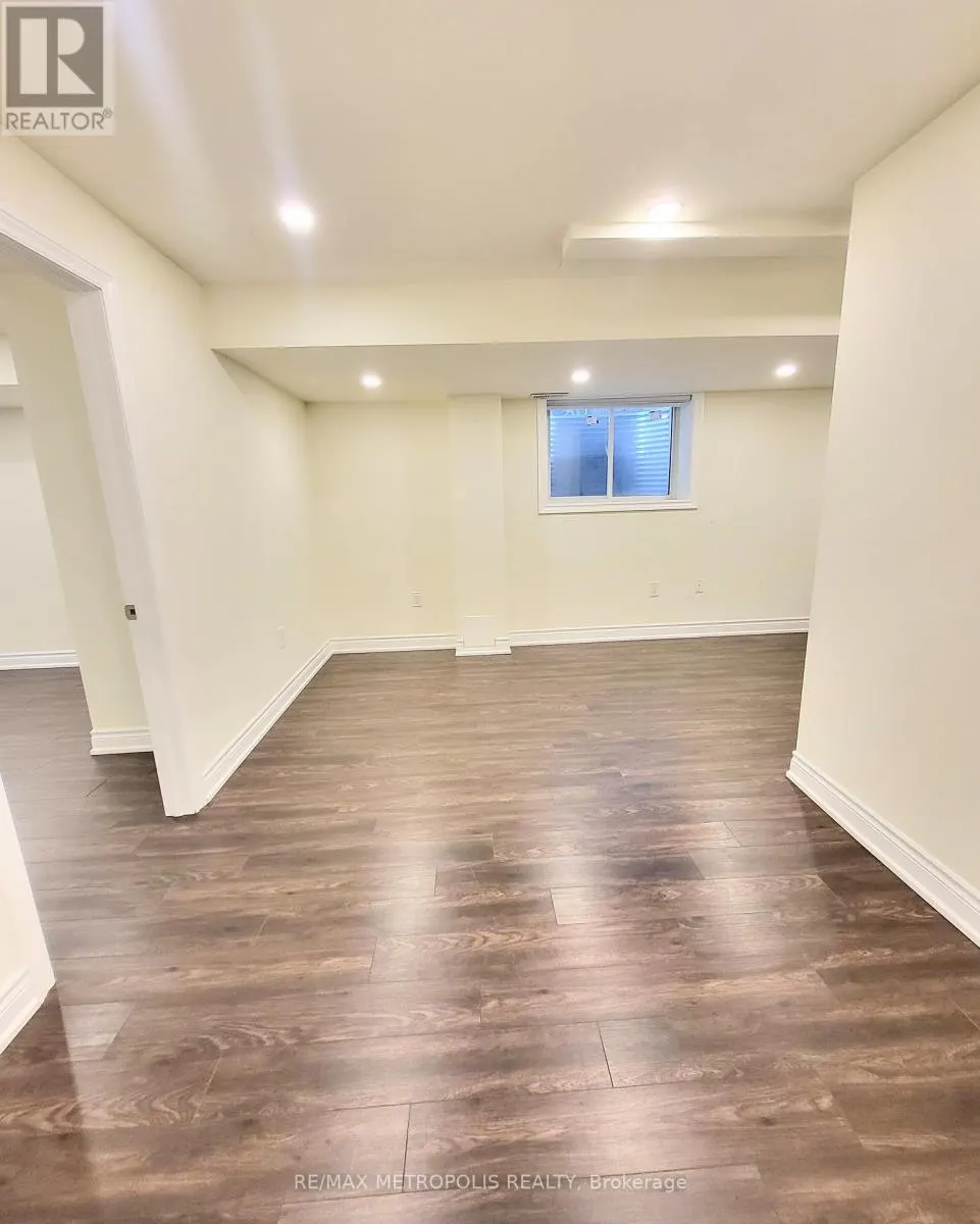 BSMT - 923 PENSON CRESCENT