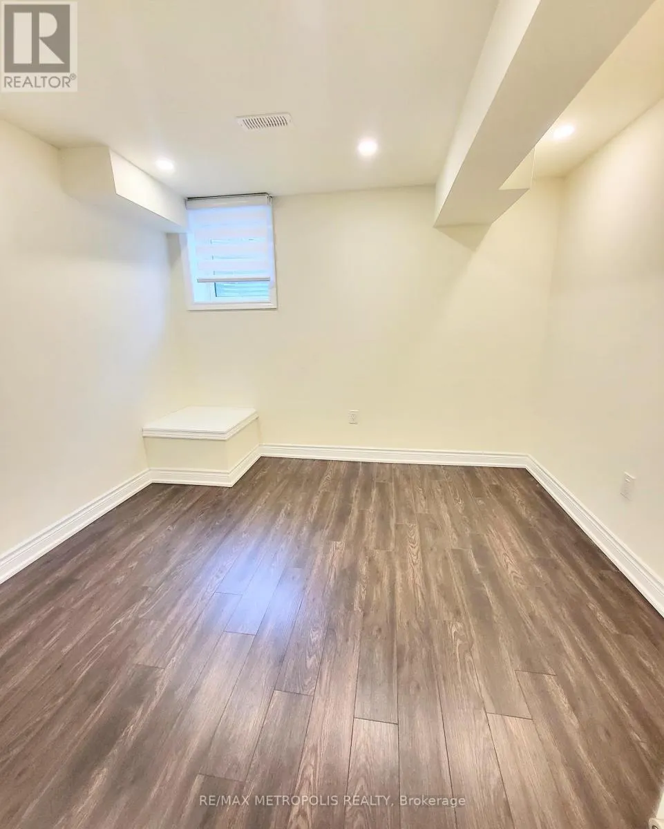 BSMT - 923 PENSON CRESCENT