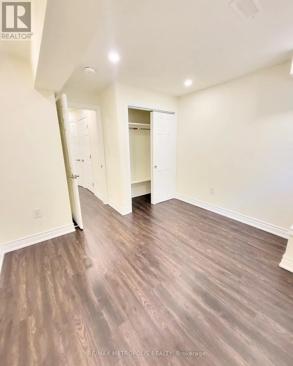 BSMT - 923 PENSON CRESCENT