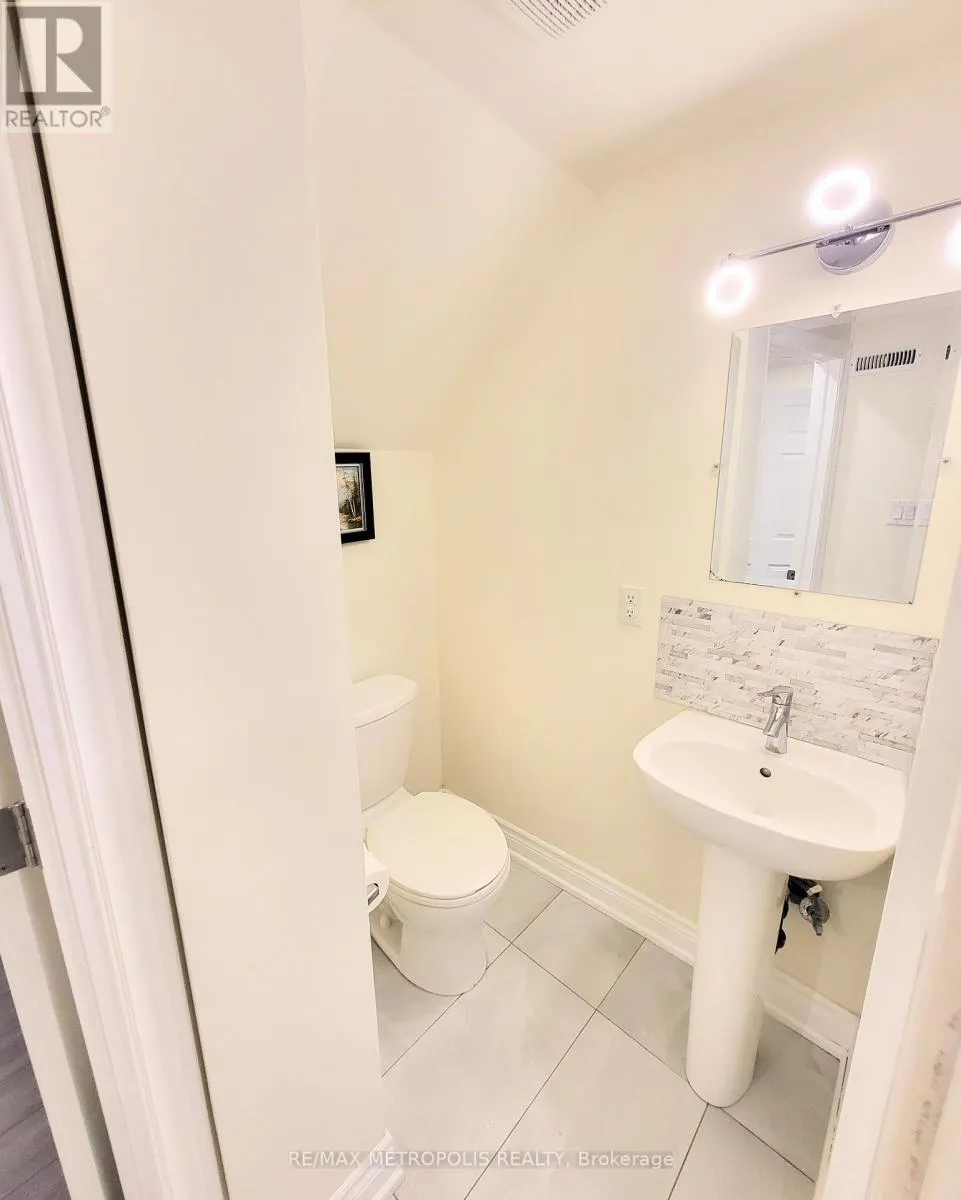 BSMT - 923 PENSON CRESCENT
