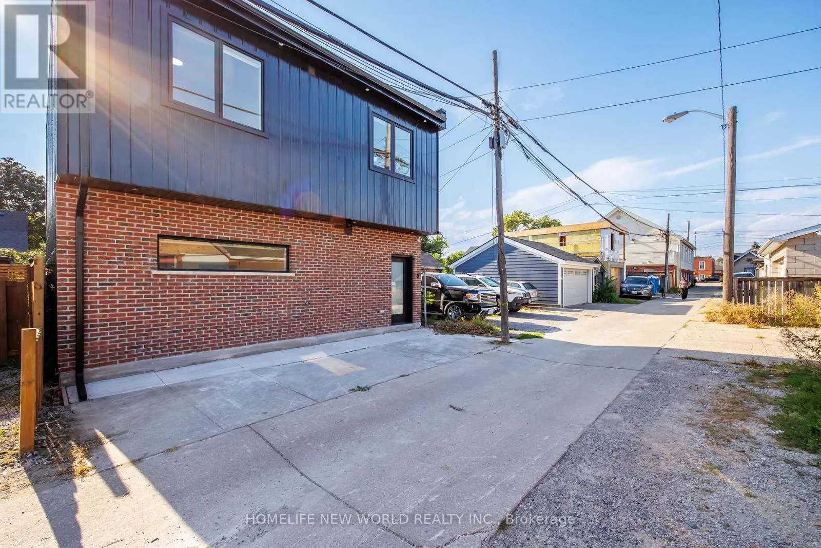 LEASE - LANEWAY - 43 BATAVIA AVENUE