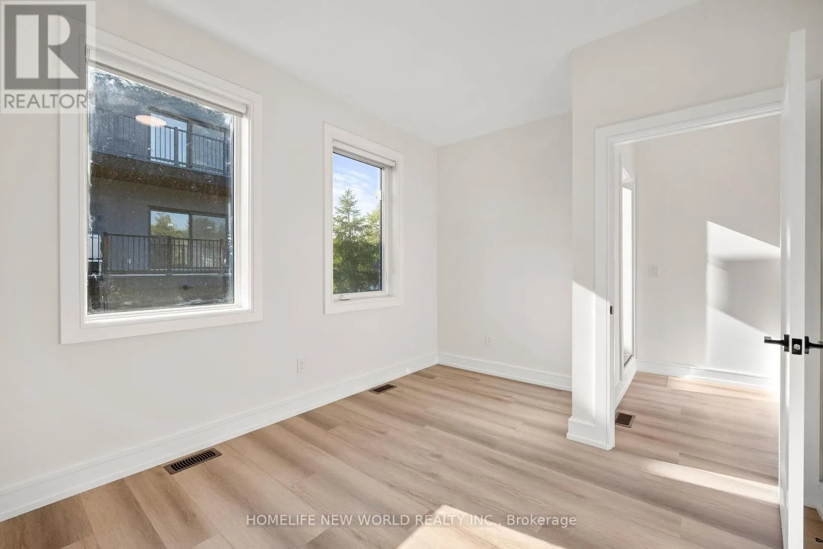 LEASE - LANEWAY - 43 BATAVIA AVENUE