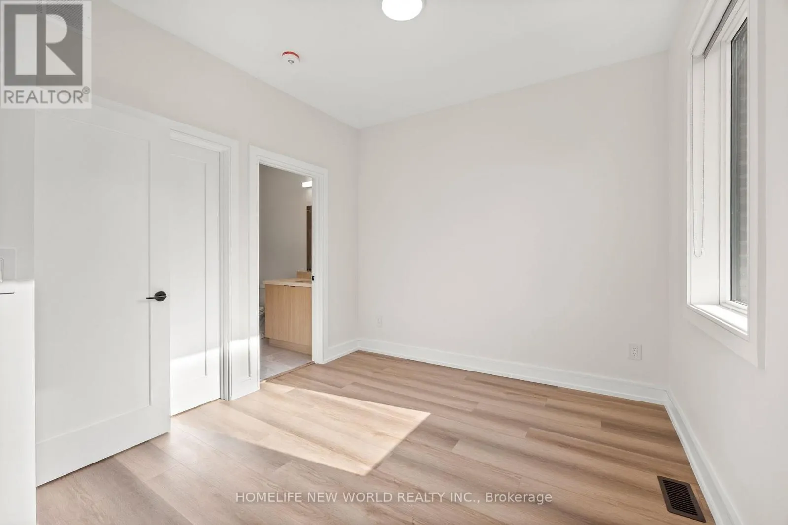 LEASE - LANEWAY - 43 BATAVIA AVENUE