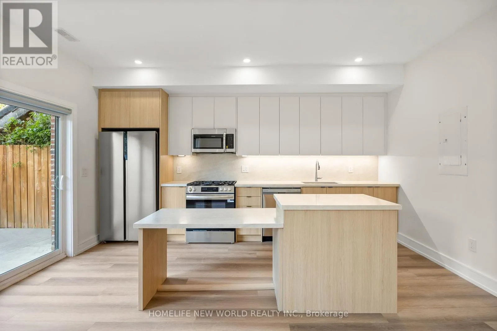 LEASE - LANEWAY - 43 BATAVIA AVENUE