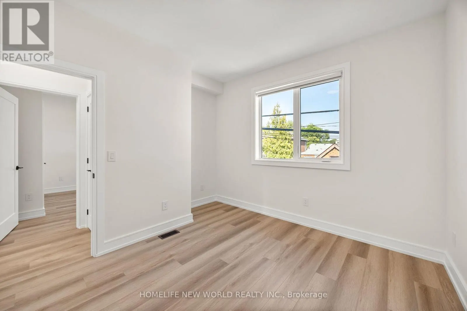 LEASE - LANEWAY - 43 BATAVIA AVENUE