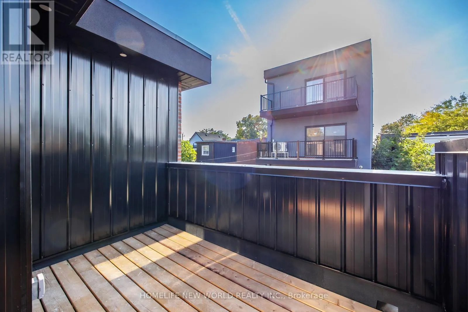 LEASE - LANEWAY - 43 BATAVIA AVENUE