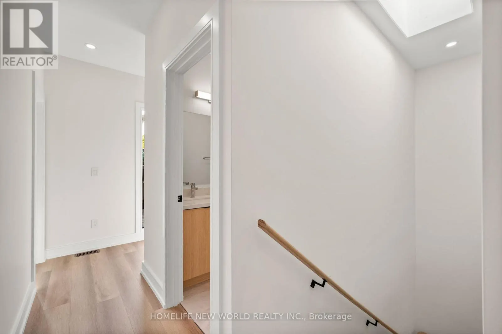 LEASE - LANEWAY - 43 BATAVIA AVENUE
