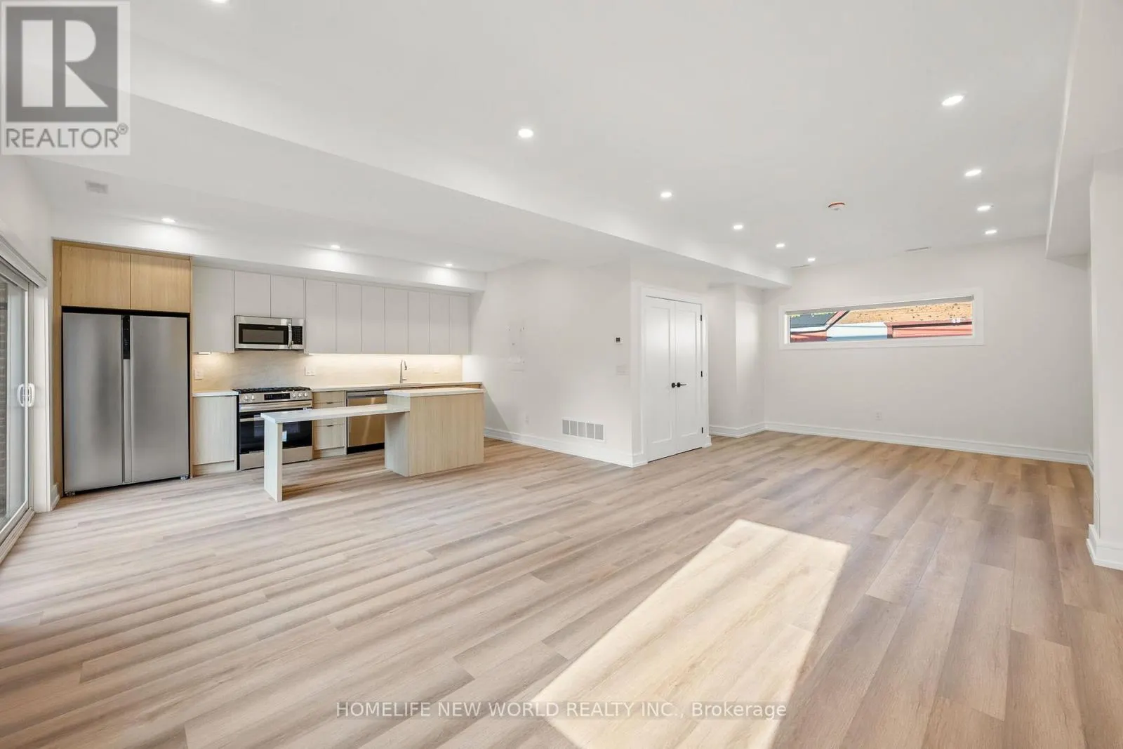 LEASE - LANEWAY - 43 BATAVIA AVENUE