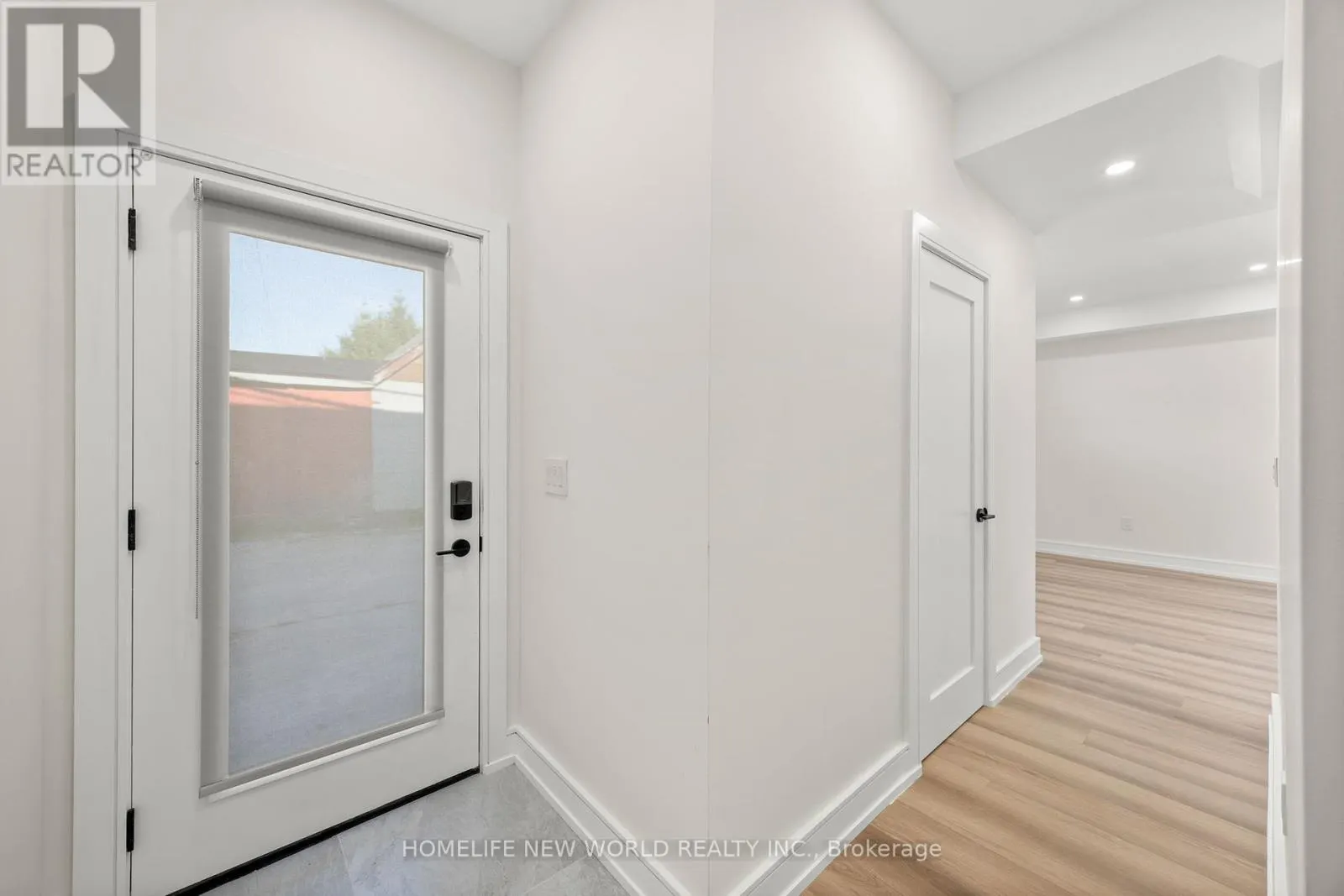 LEASE - LANEWAY - 43 BATAVIA AVENUE