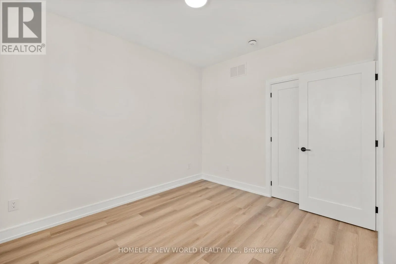 LEASE - LANEWAY - 43 BATAVIA AVENUE