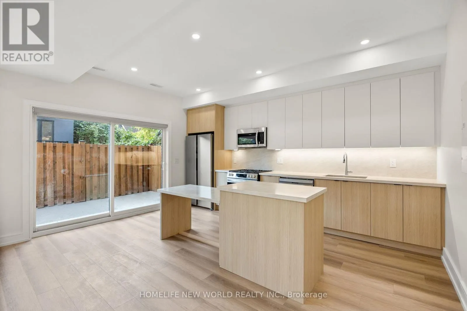 LEASE - LANEWAY - 43 BATAVIA AVENUE