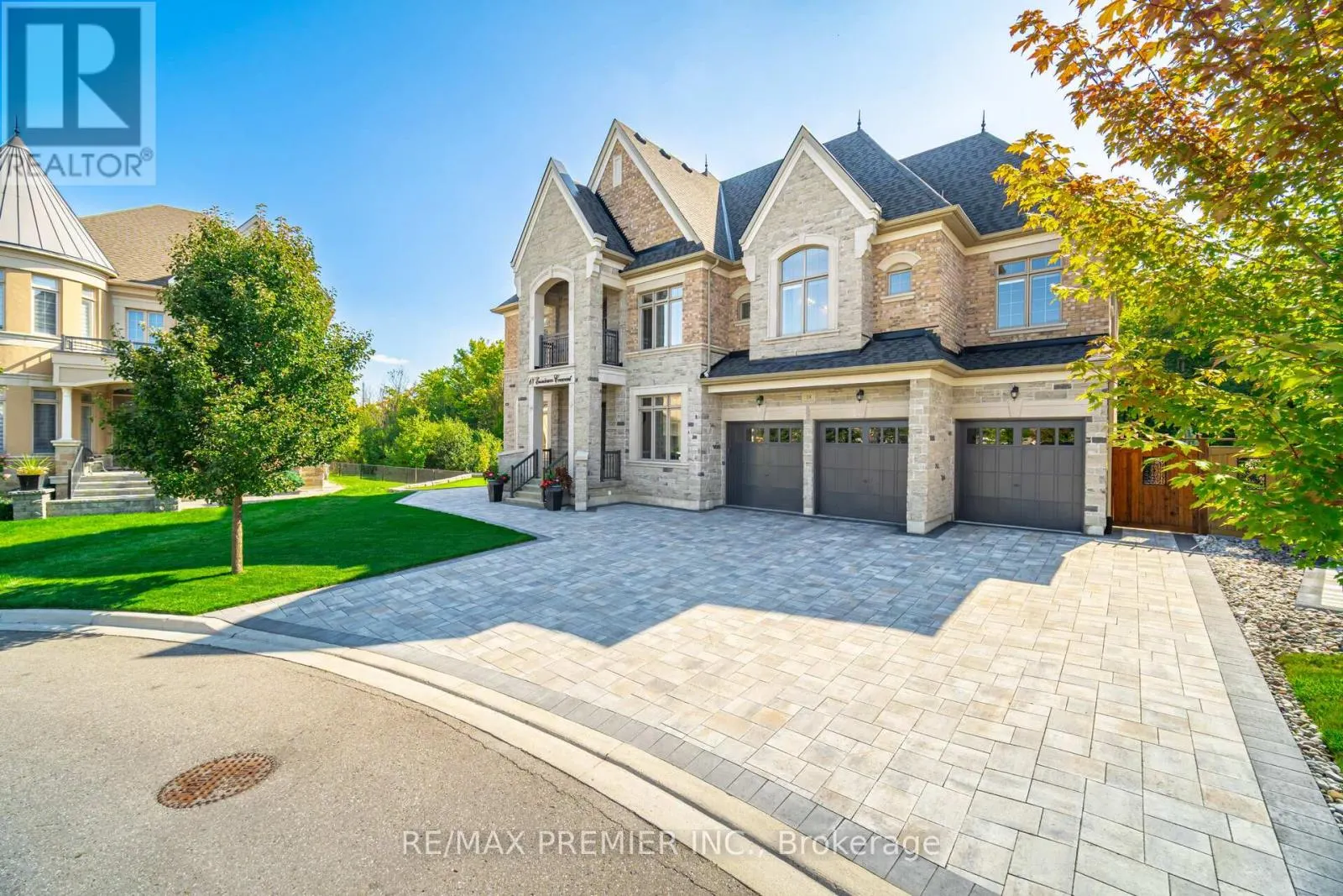 18 ERINTOWN CRESCENT