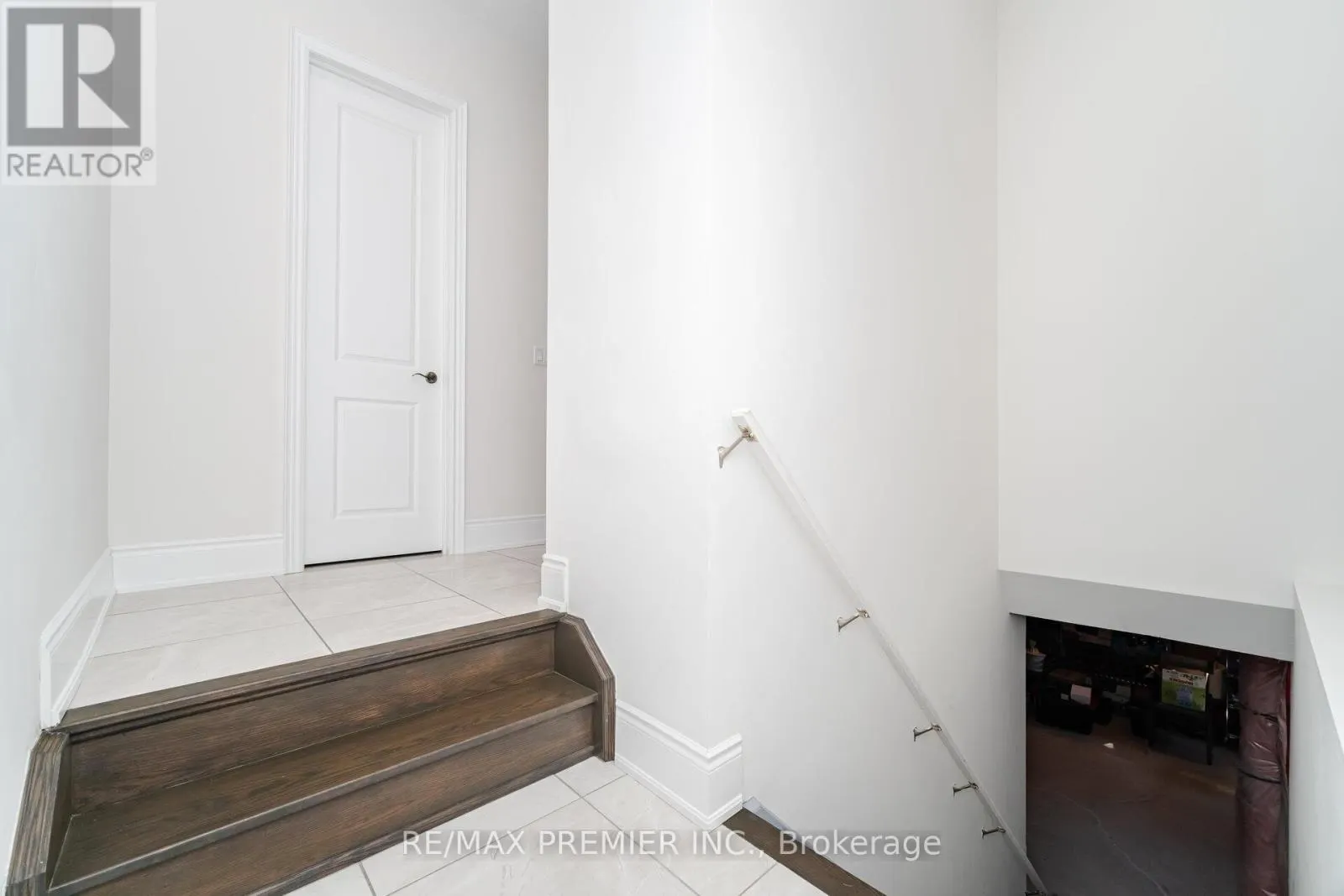 18 ERINTOWN CRESCENT