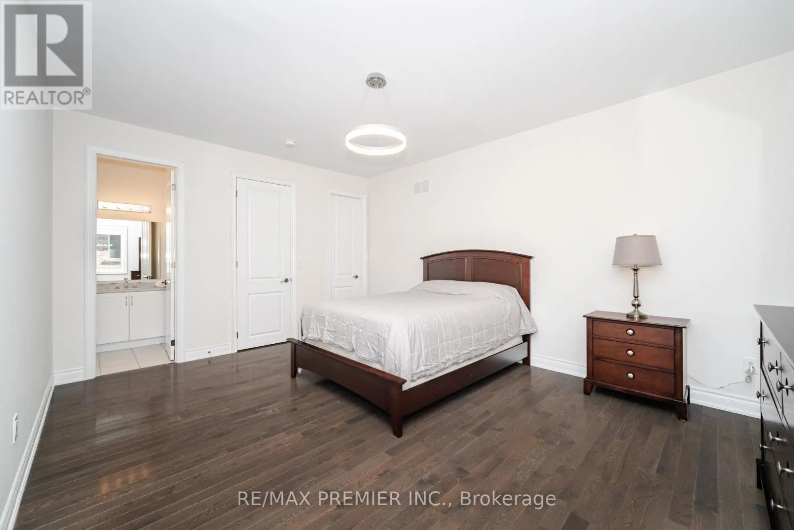 18 ERINTOWN CRESCENT