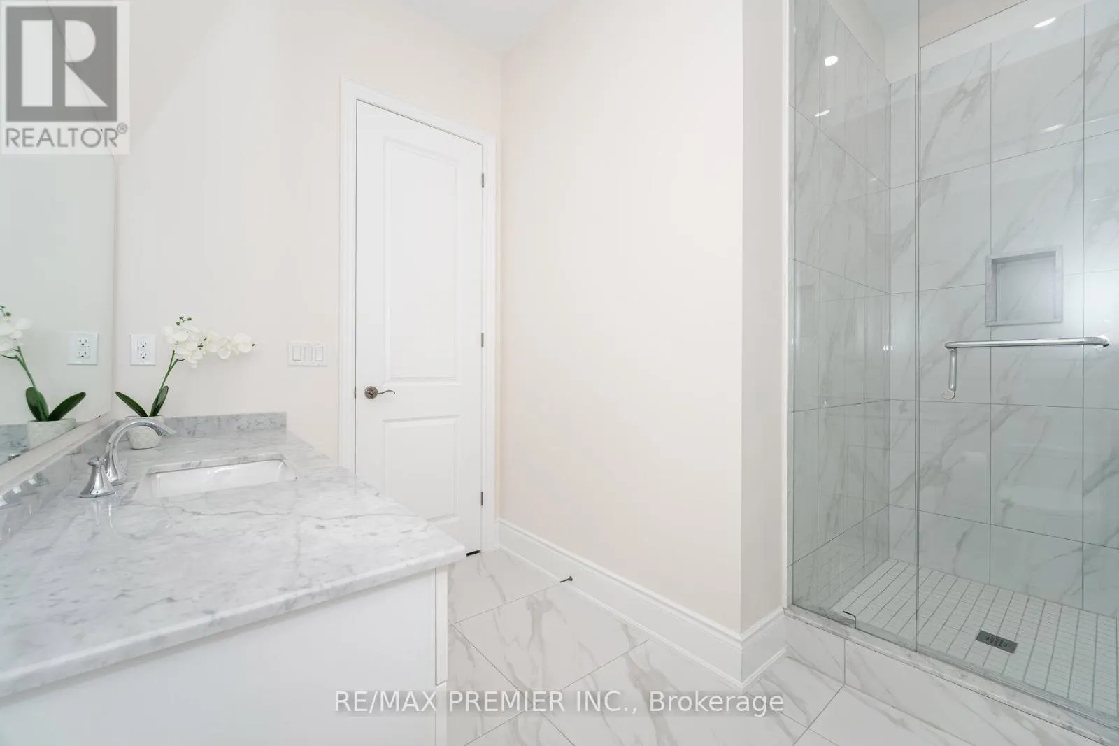 18 ERINTOWN CRESCENT