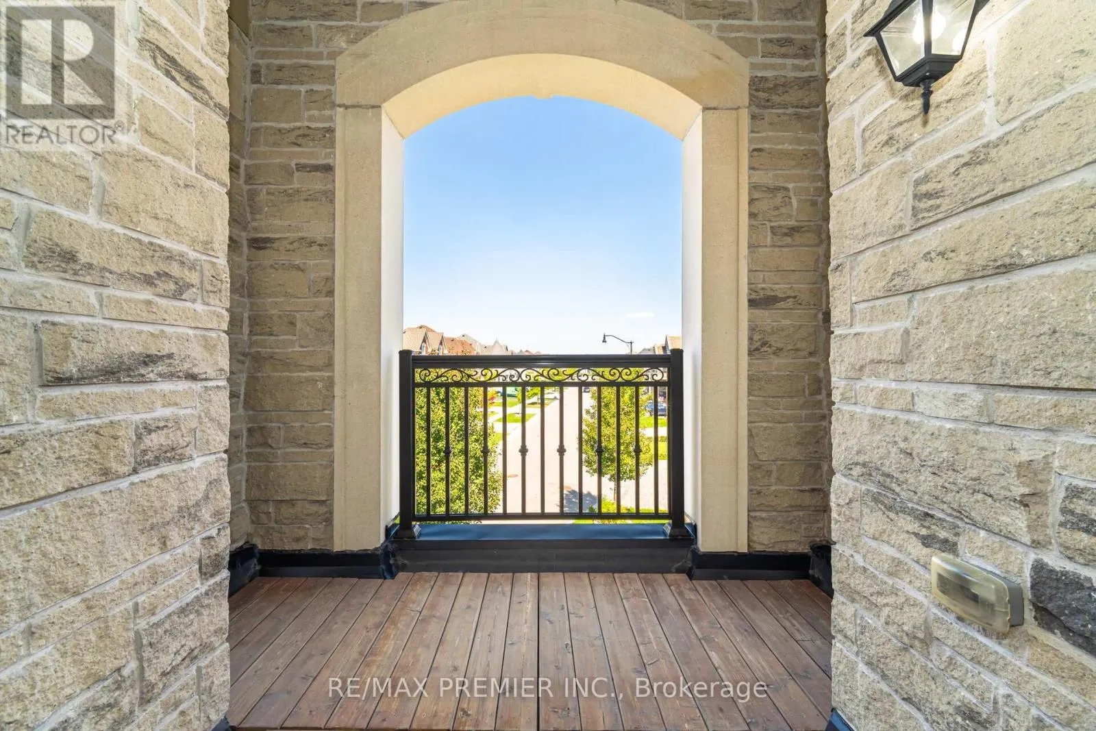 18 ERINTOWN CRESCENT