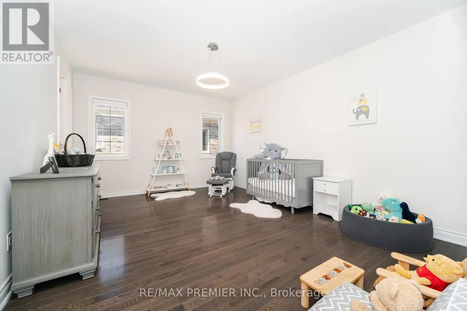 18 ERINTOWN CRESCENT