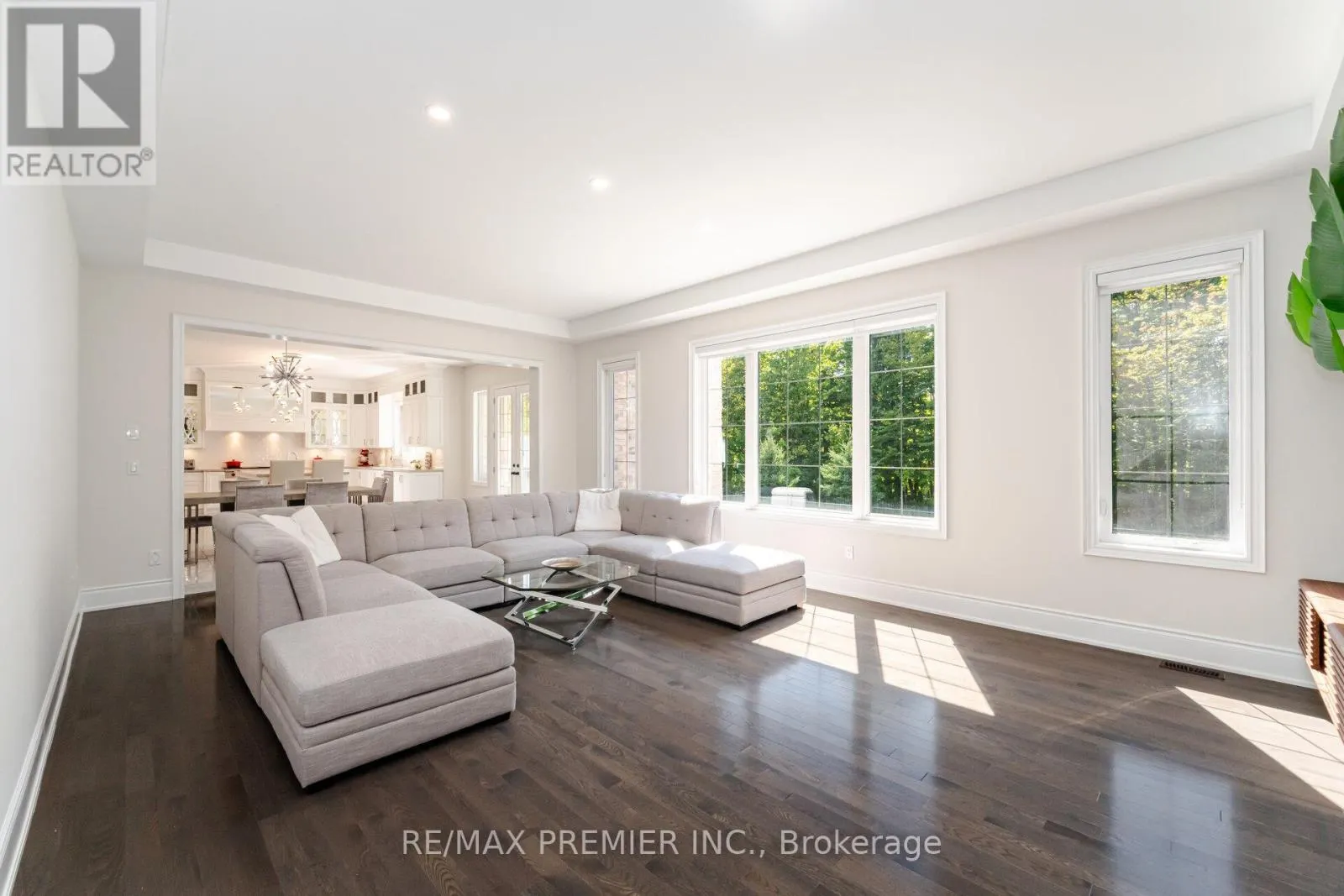 18 ERINTOWN CRESCENT
