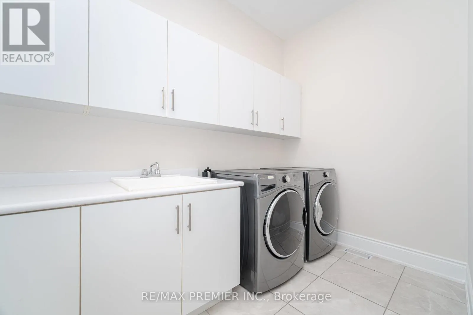 18 ERINTOWN CRESCENT