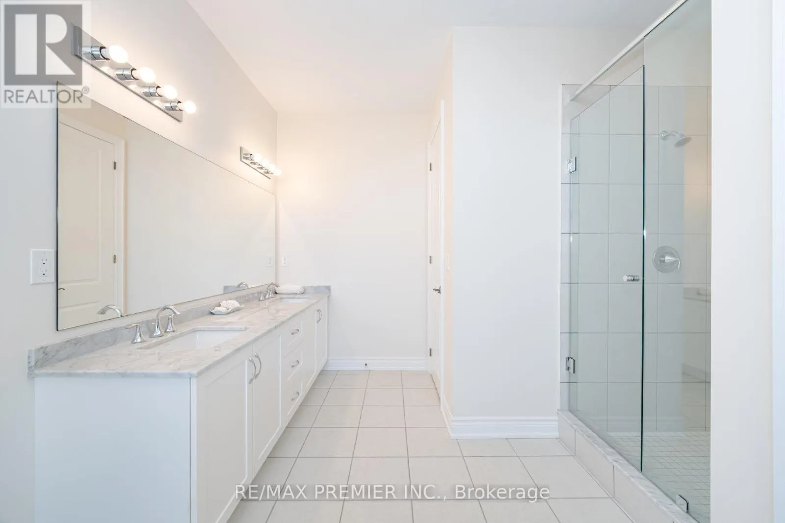 18 ERINTOWN CRESCENT