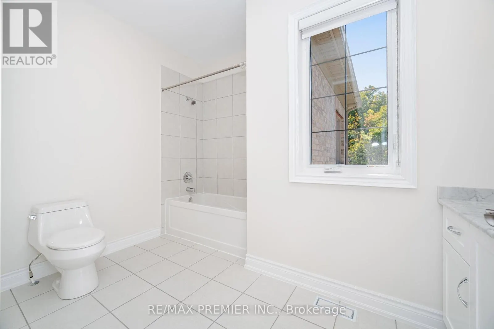 18 ERINTOWN CRESCENT