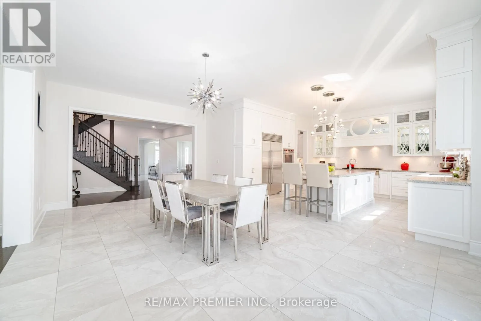 18 ERINTOWN CRESCENT