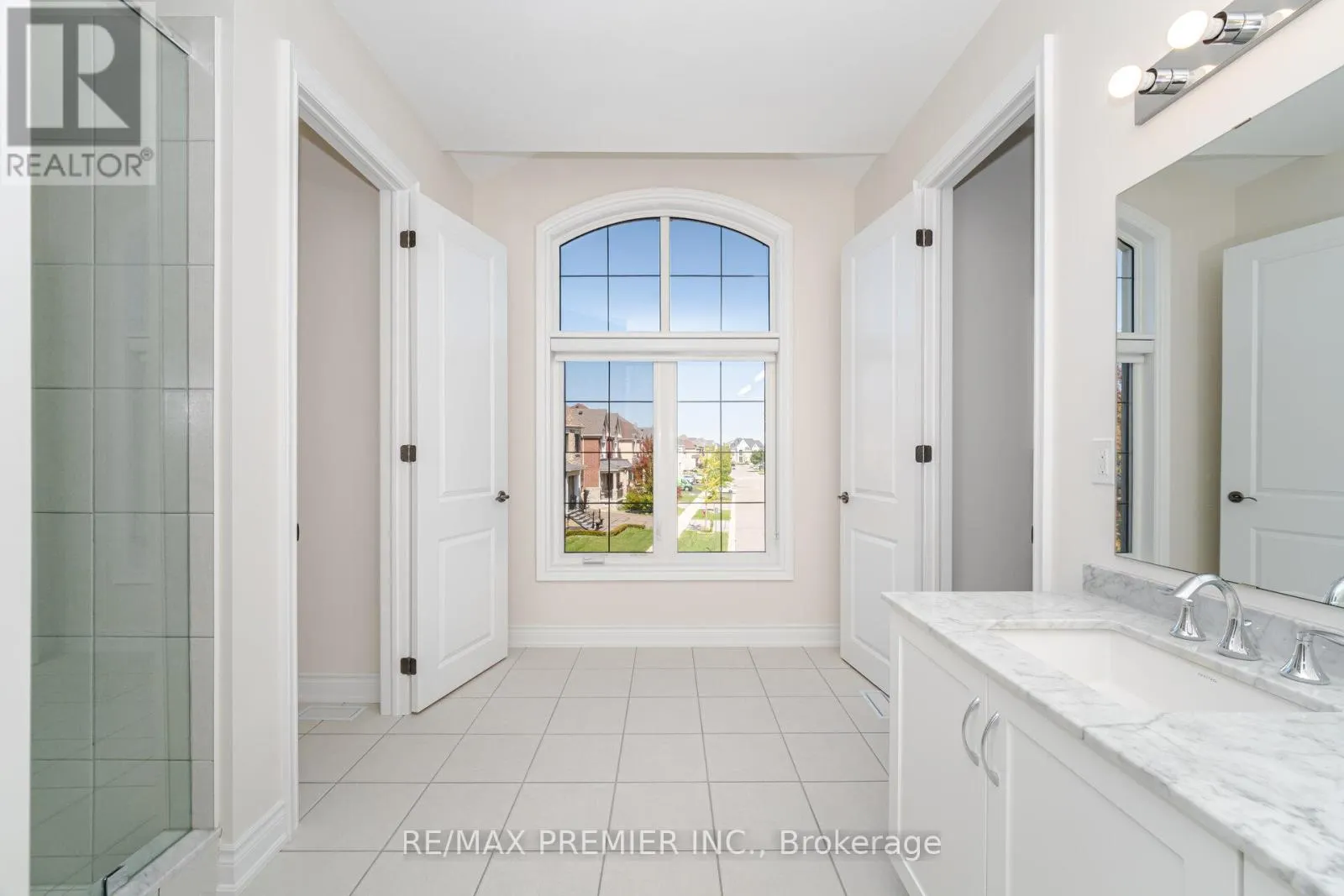 18 ERINTOWN CRESCENT