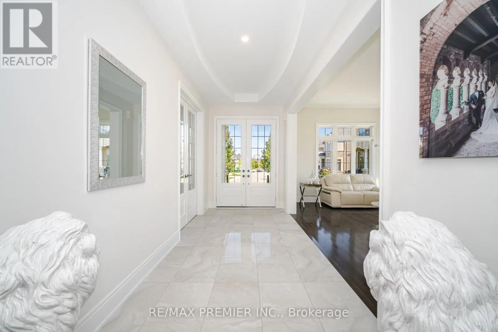 18 ERINTOWN CRESCENT