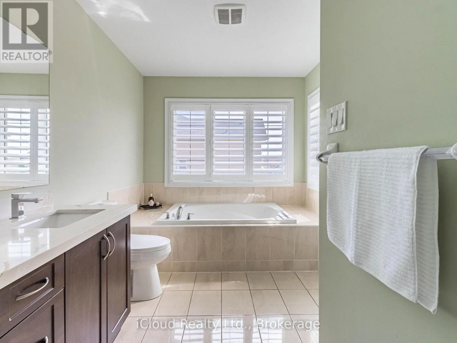 42 SWANCREEK COURT