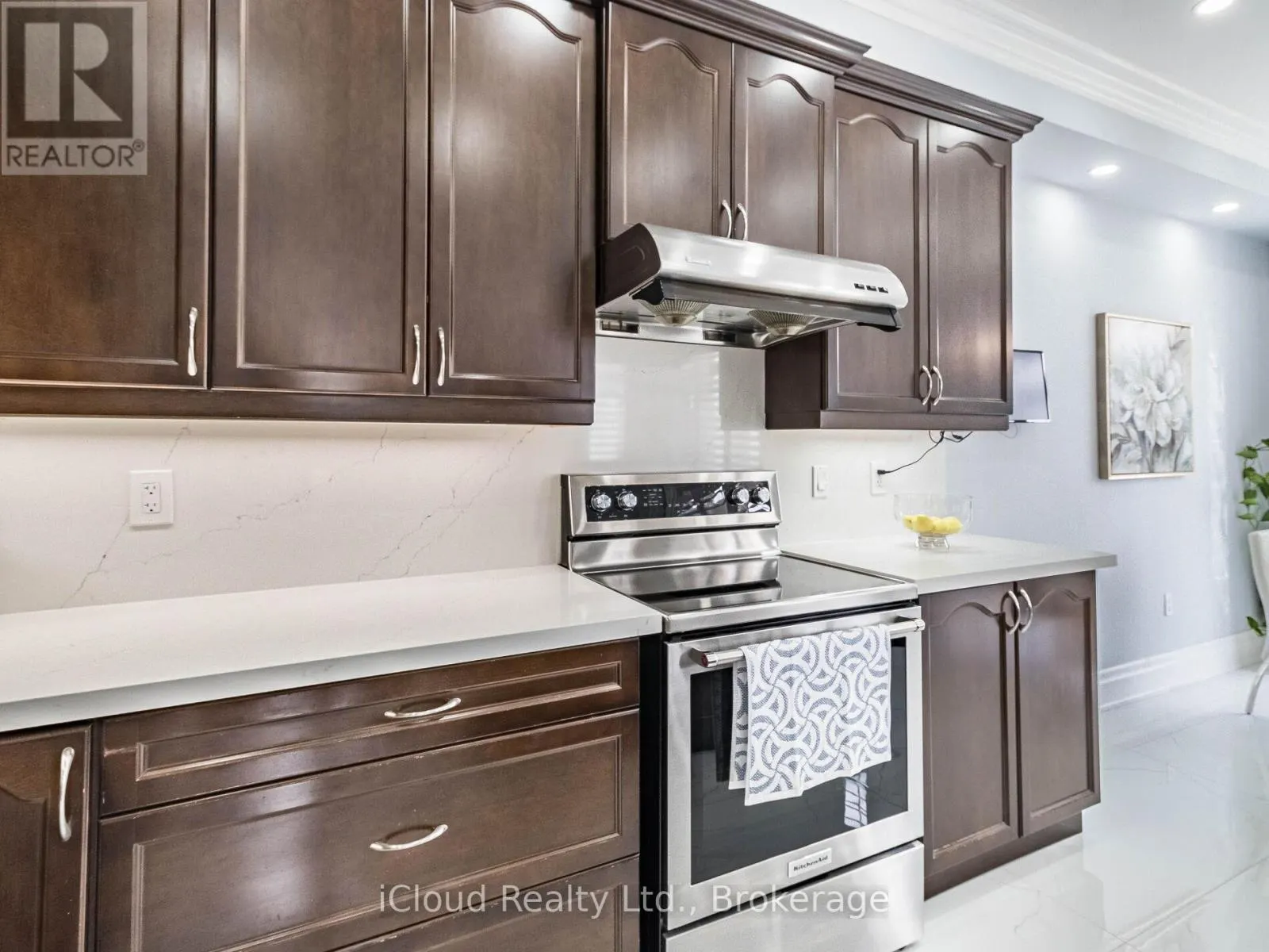 42 SWANCREEK COURT