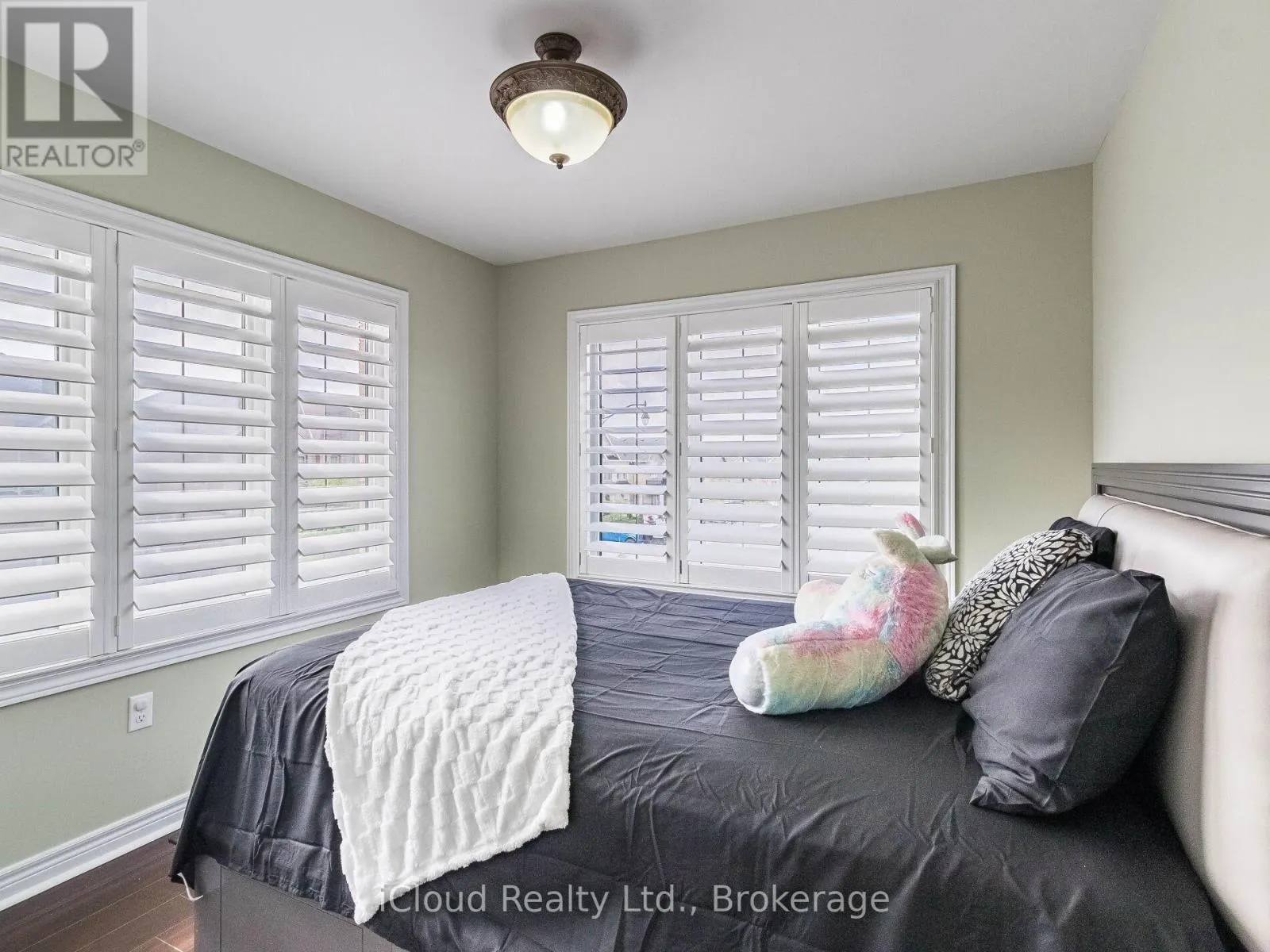 42 SWANCREEK COURT