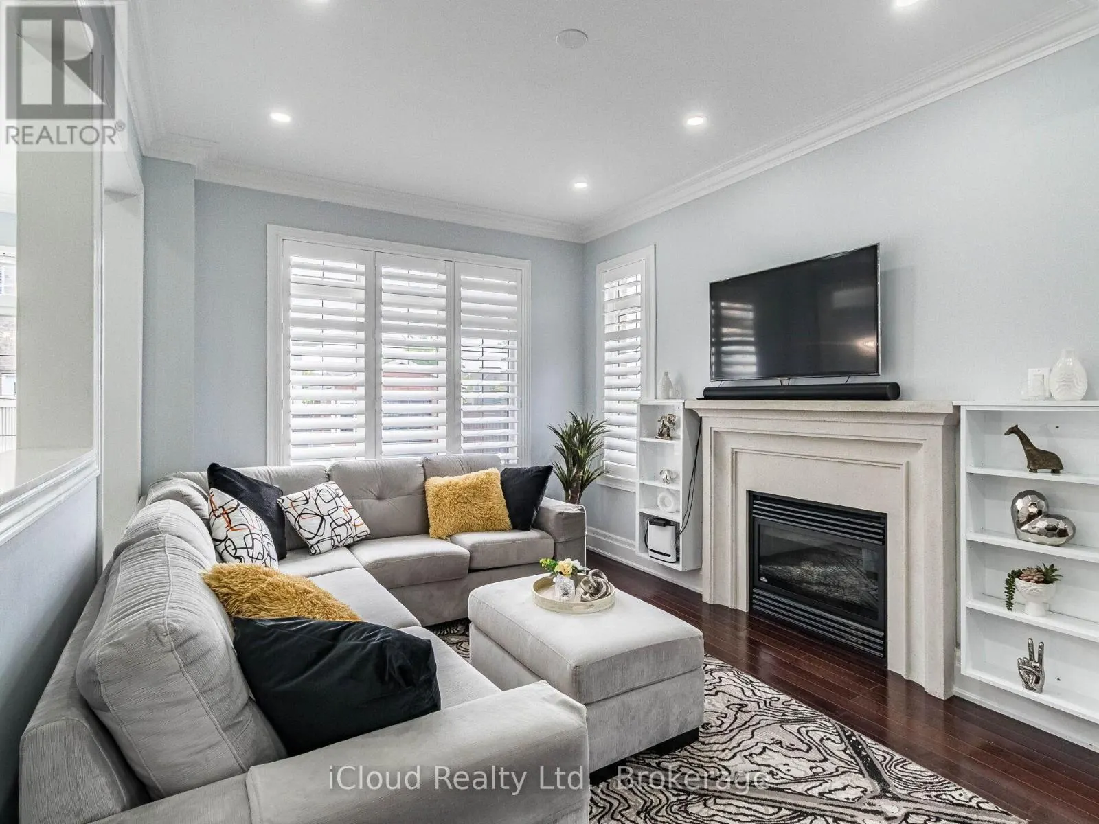 42 SWANCREEK COURT