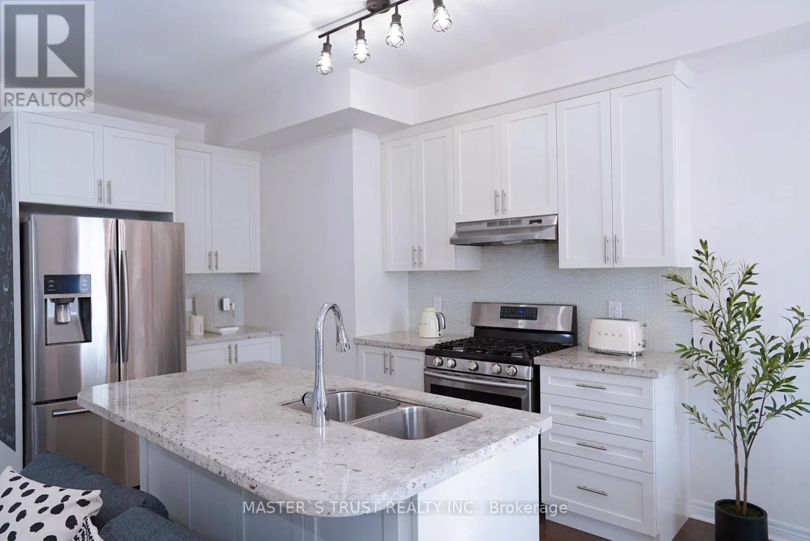 116 ORCHARDCROFT ROAD S