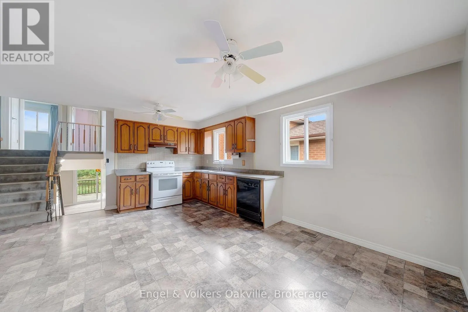 1487 KENILWORTH CRESCENT