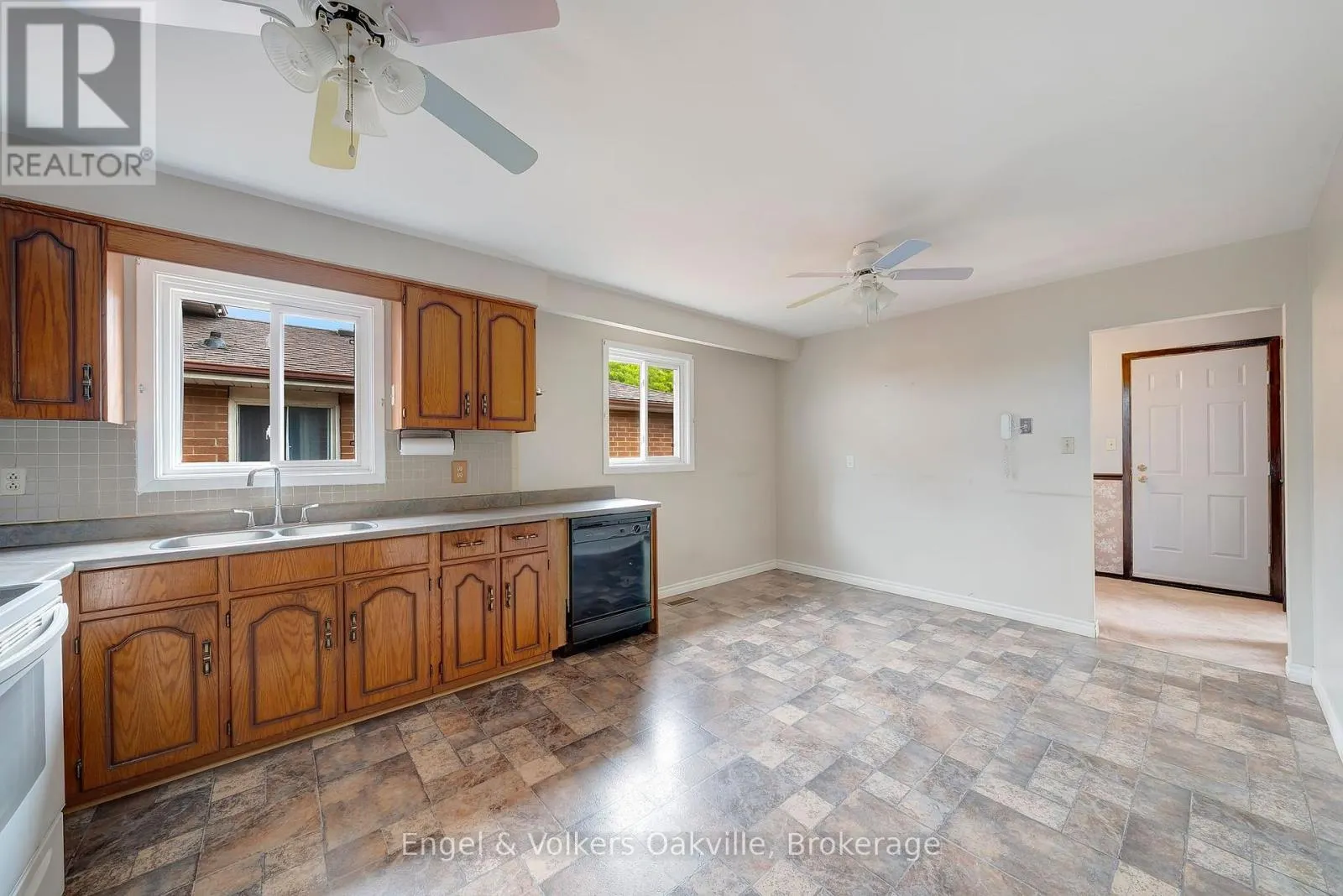 1487 KENILWORTH CRESCENT