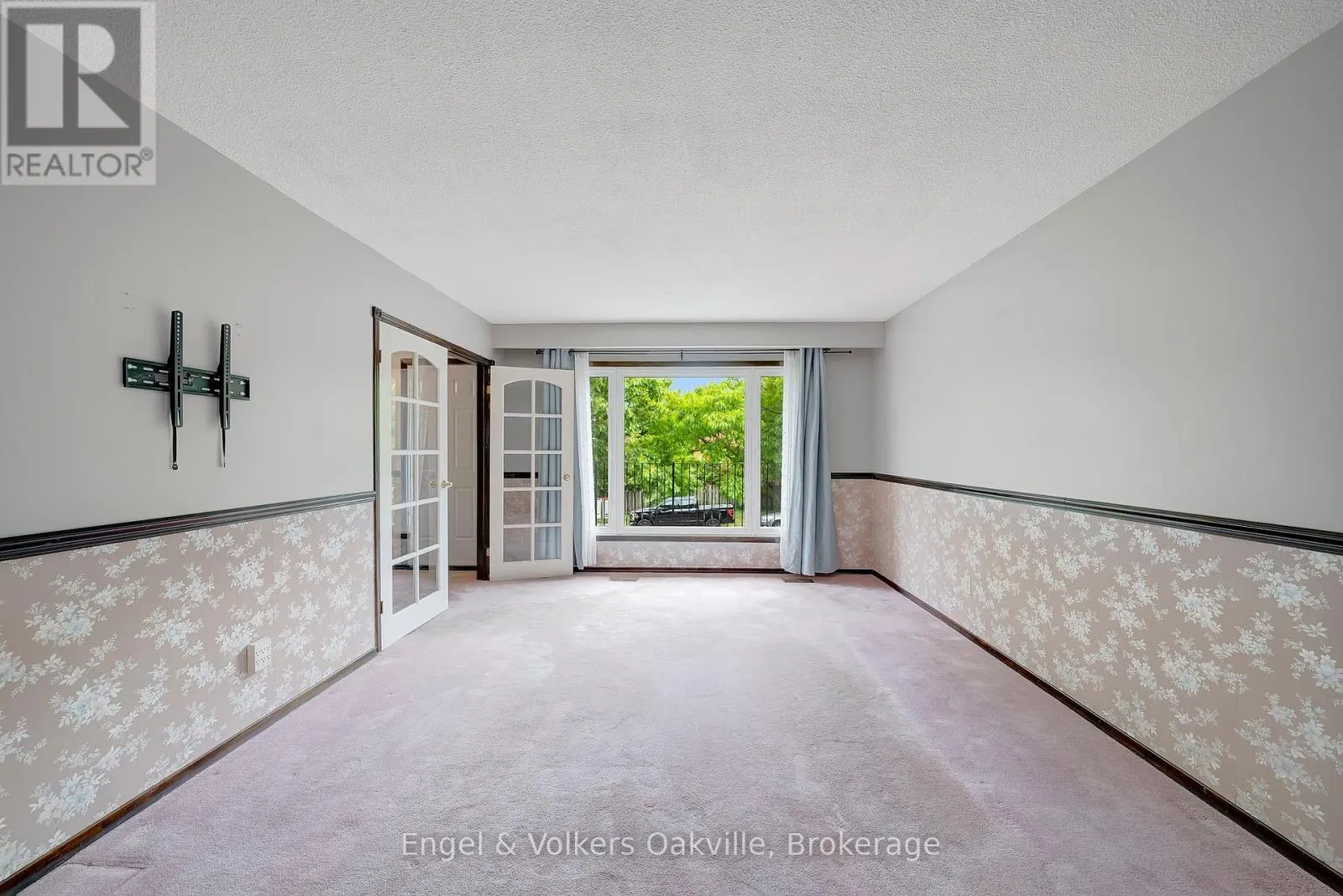 1487 KENILWORTH CRESCENT