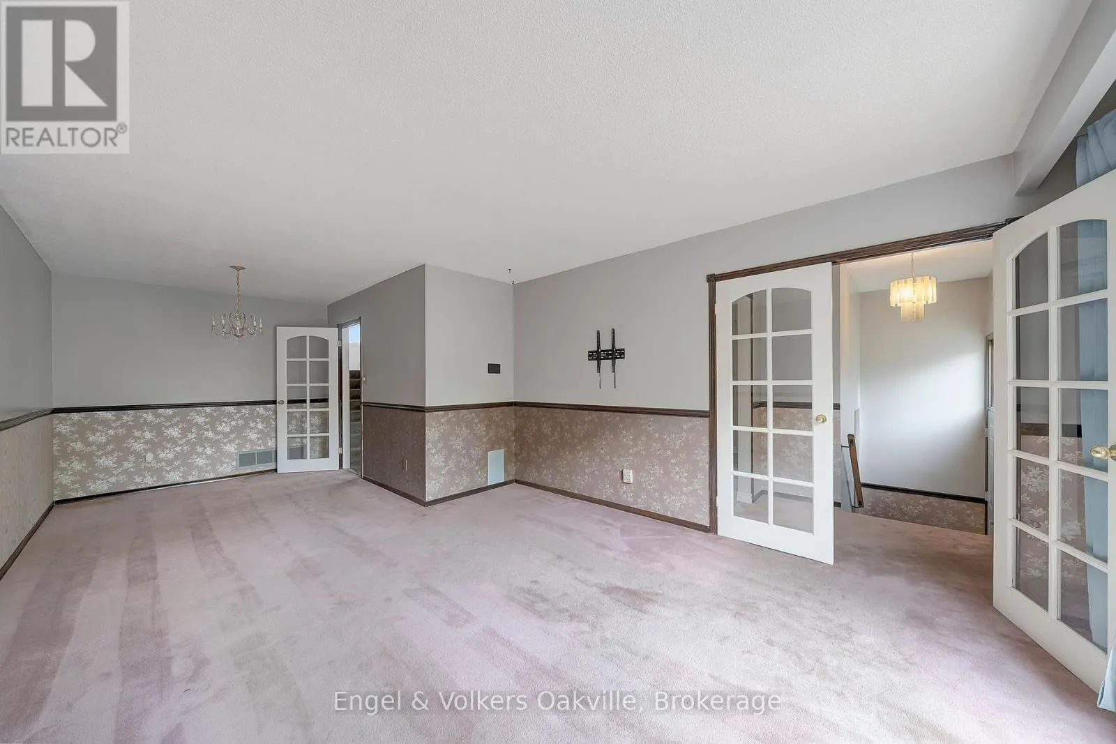 1487 KENILWORTH CRESCENT