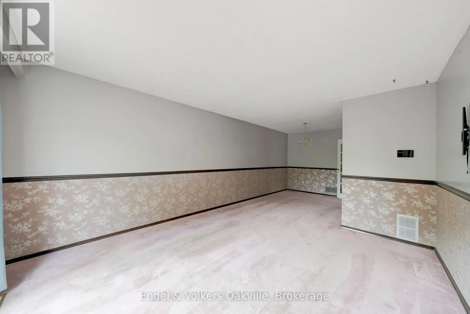 1487 KENILWORTH CRESCENT