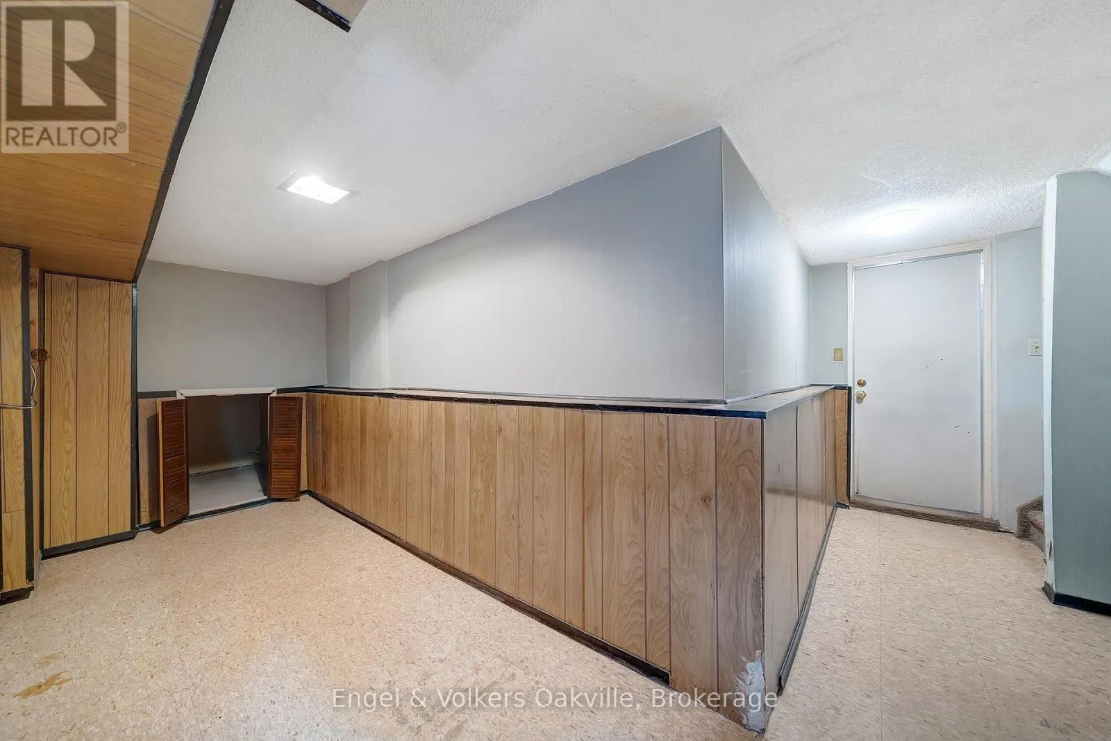 1487 KENILWORTH CRESCENT