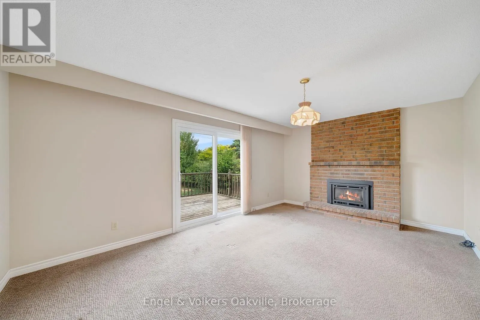 1487 KENILWORTH CRESCENT