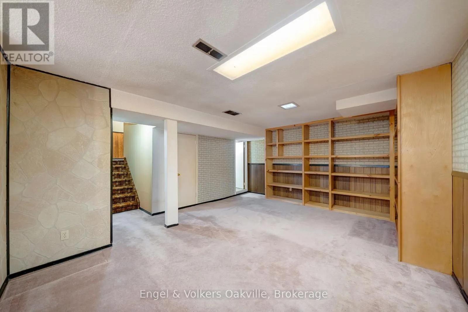 1487 KENILWORTH CRESCENT