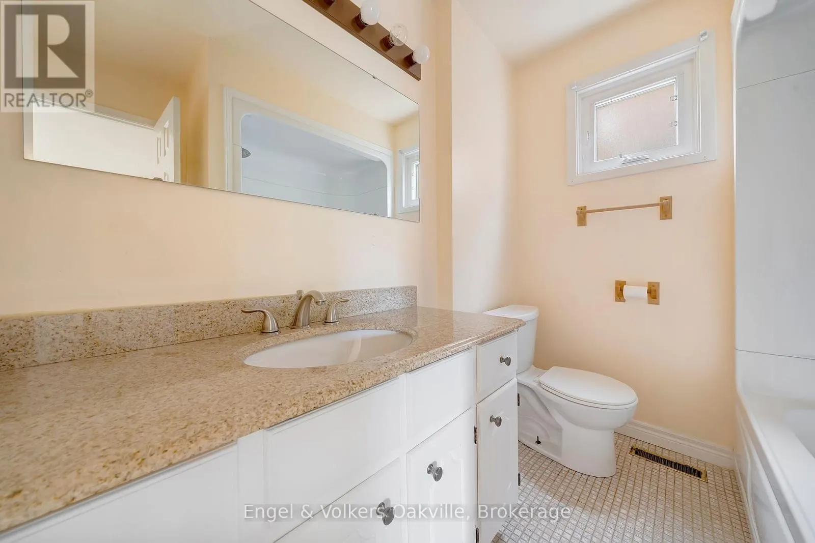 1487 KENILWORTH CRESCENT