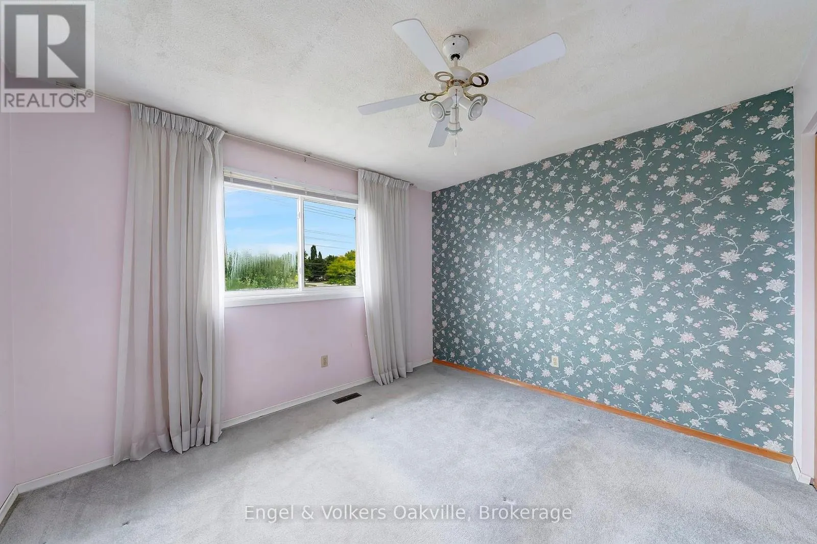 1487 KENILWORTH CRESCENT