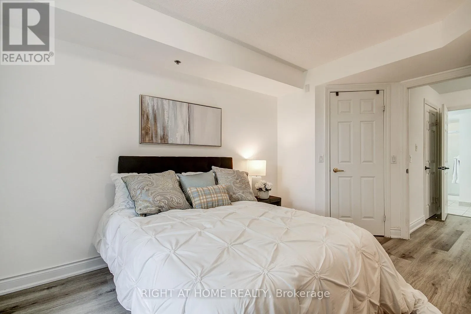 1409 - 100 BURLOAK DRIVE