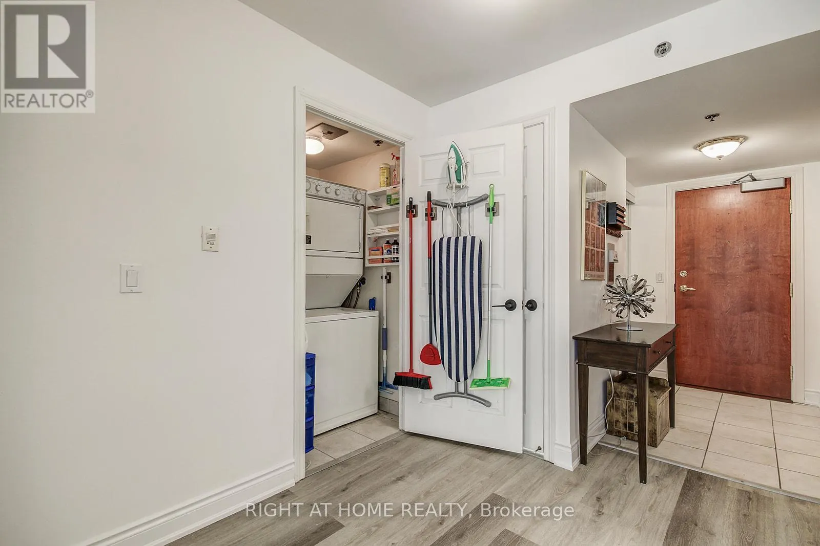 1409 - 100 BURLOAK DRIVE