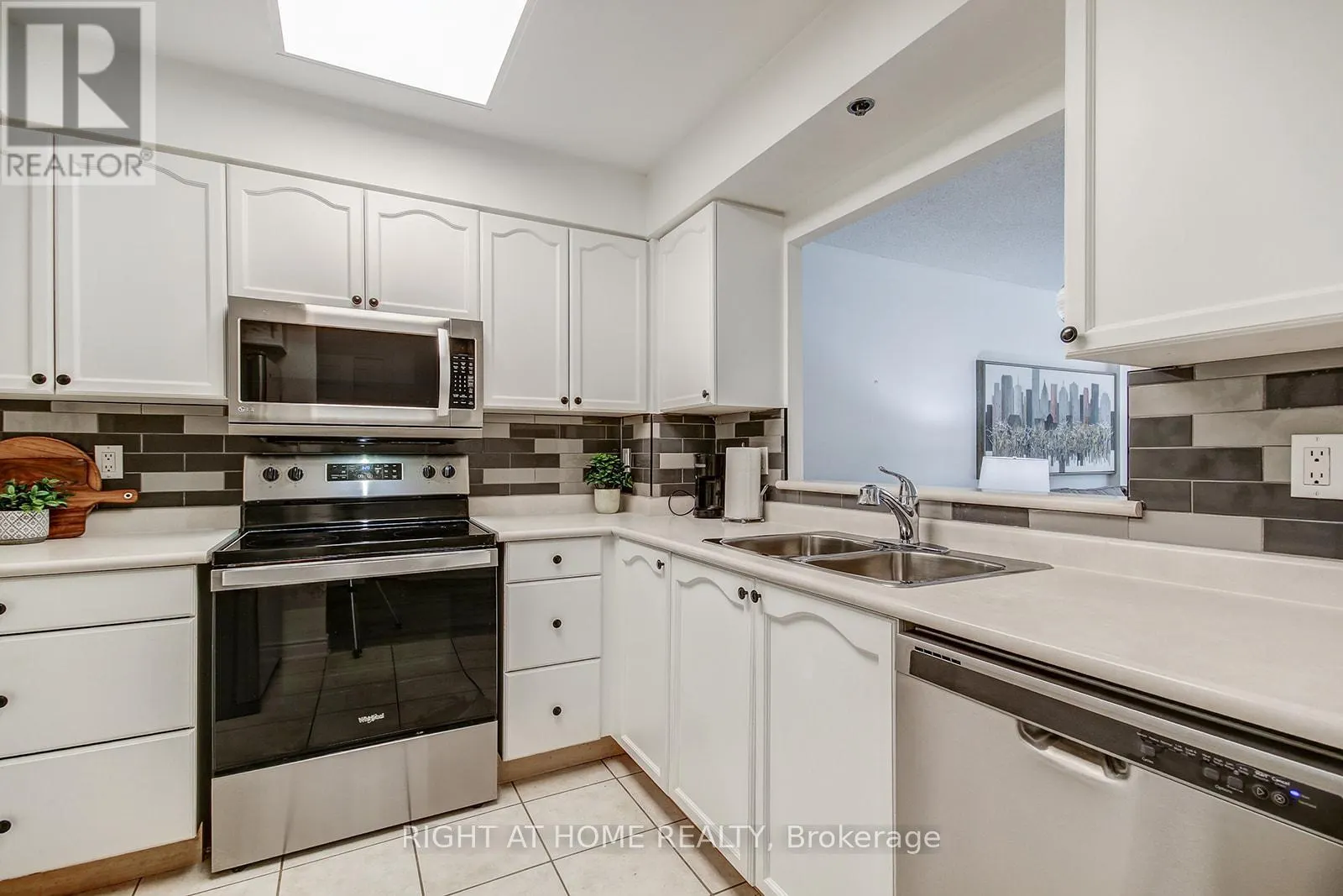1409 - 100 BURLOAK DRIVE