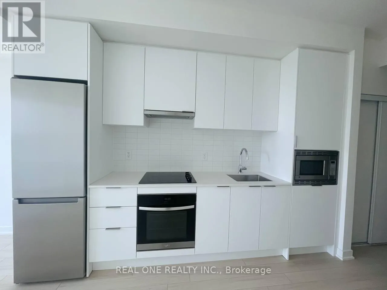 1404 - 3079 TRAFALGAR ROAD