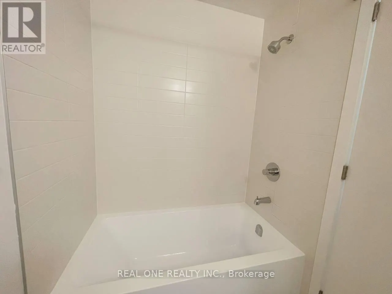1404 - 3079 TRAFALGAR ROAD