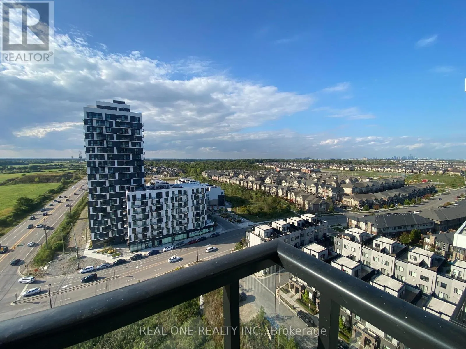 1404 - 3079 TRAFALGAR ROAD