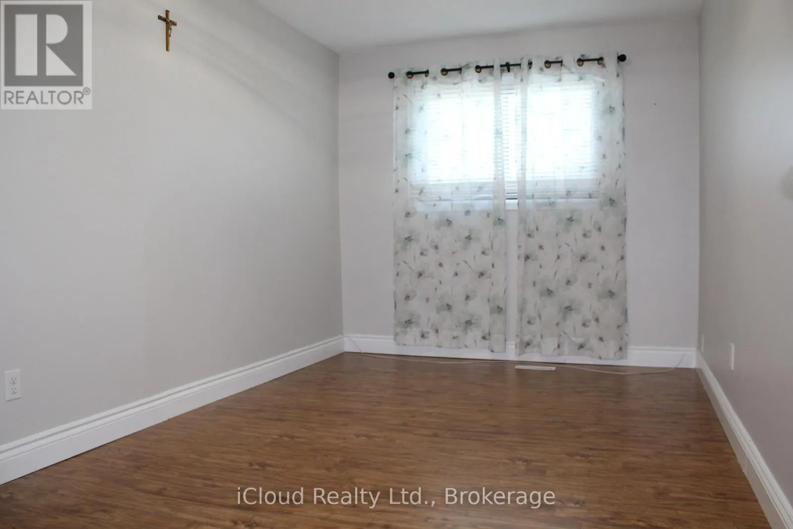 42 LINDRIDGE AVENUE